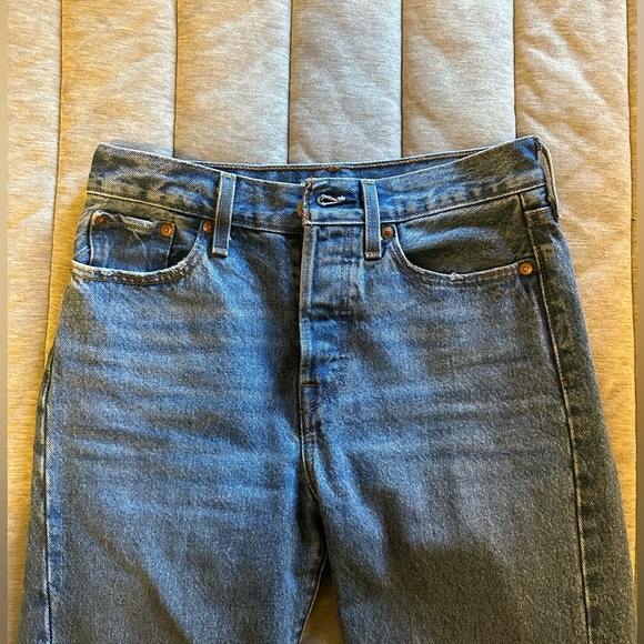 Levi’s Wedgie Straight Jeans in colour Jazz Jive Sound - Picture 2 of 5